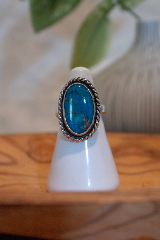 Genuine Oval Turquoise Ring with Rope Embellishment Size 5.75
