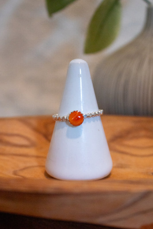 Spiny Oyster Dot Ring 8.75