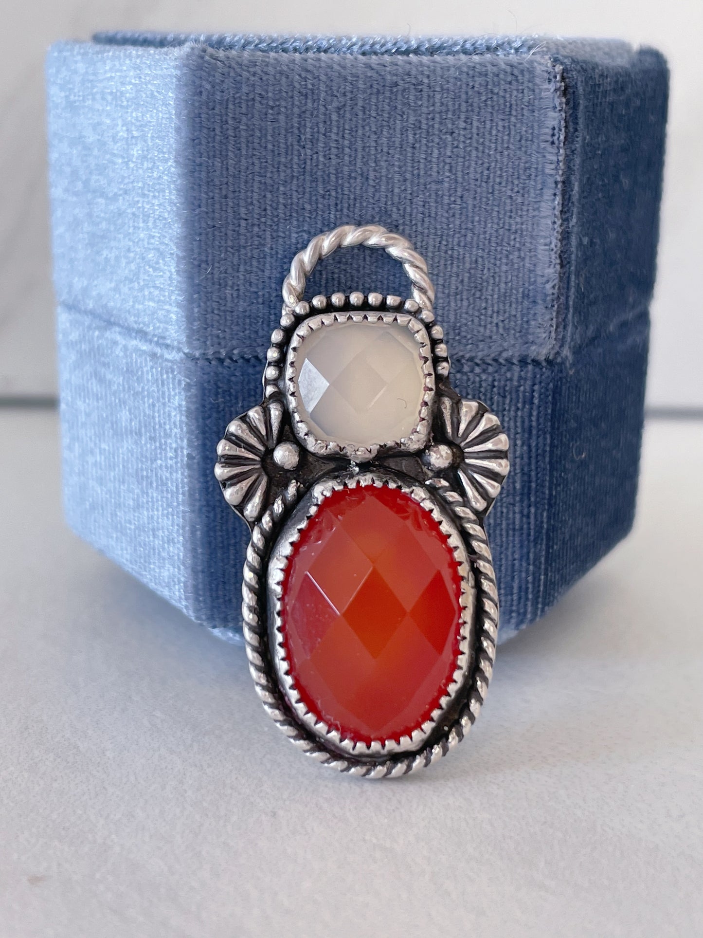 Carnelian and Agate Western Style Pendant