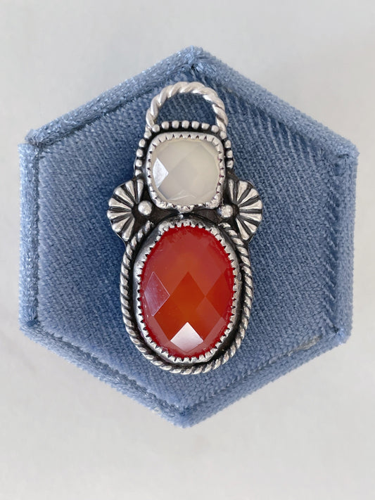 Carnelian and Agate Western Style Pendant